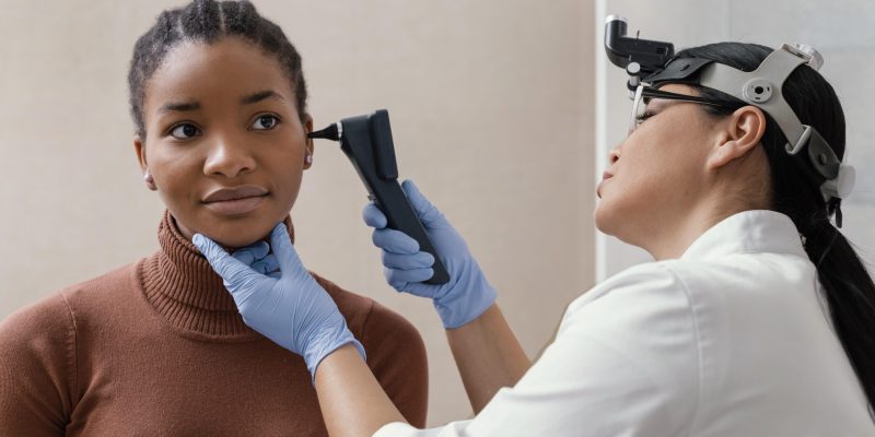 medium-shot-doctor-checking-patient-ears medium-shot-doctor-checking-patient-ears